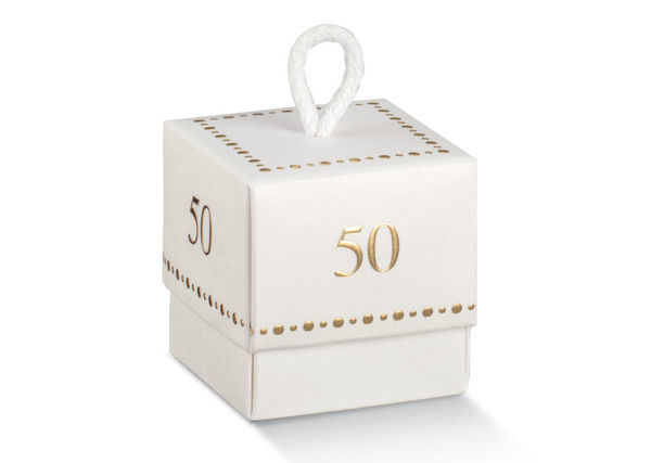 Immagine di Scatolino in Cartoncino Fleur 5x5 cm altezza 5 cm con Stampa 50 in oro con cordoncino 10 pezzi