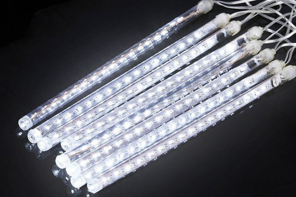 Tenda 8 tubi 192 LED effetto pioggia bianco freddo 5×0,3 m uso interno ed esterno