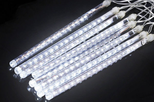 Tenda 8 tubi 384 LED effetto pioggia bianco freddo 5×0,3 m uso esterno e interno