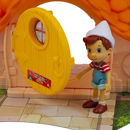 La Casa di Pinocchio con 2 personaggi