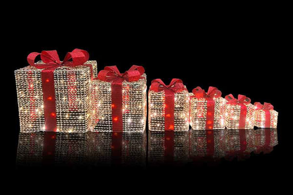 Immagine di Pacco Natalizio Rosso con Led 15x15x17 cm