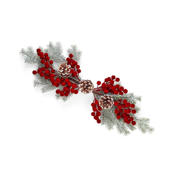 Centrotavola innevato floccato con bacche bordeaux e pigne 70x8xH8 cm