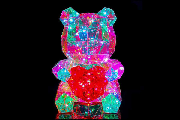 Orsetto luminoso da 25 cm con cuore rosso e 150 LED rainbow alimentato via USB