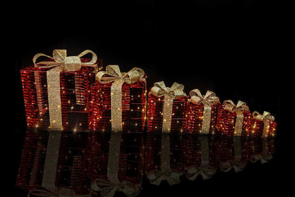 Scatola Regalo Rossa con LED bianco caldo disponibile in diverse dimensioni da 15 a 50 cm