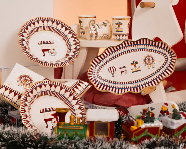 Coordinato tavola Christmas Carousel con bicchieri, piatti decorati e tovaglioli natalizi tema giostra
