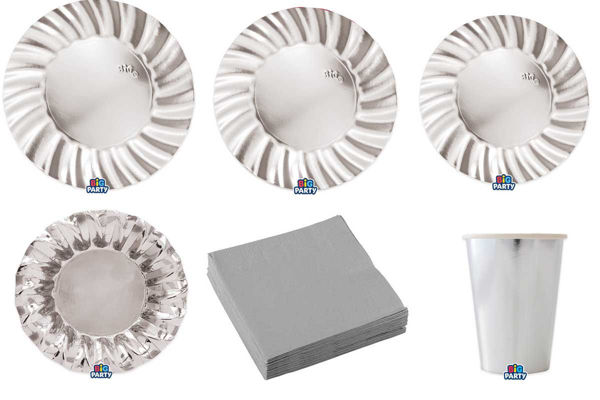Coordinato tavola Wavy Argento Metal con bicchieri, piatti assortiti e piatti fondi silver