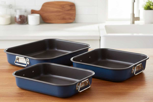 Teglia Rettangolare Accademia Mugnano Bella Blu disponibile in varie misure. Teglia da forno resistente per dolci e salati.