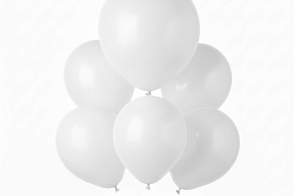 Palloncini bianchi in lattice decorativi per feste e allestimenti