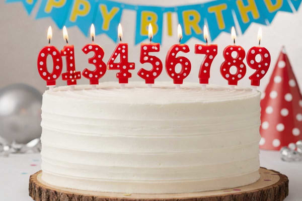 Candele a pois rosse a forma di numero 0–9 per torte di compleanno