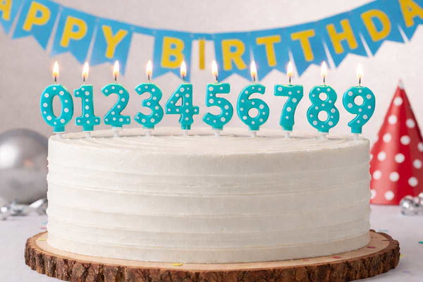 Candele a pois turchesi a forma di numero 0–9 per torte di compleanno