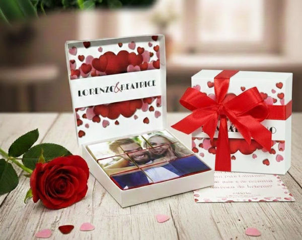 Scatola San Valentino con cioccolatini personalizzati e puzzle di cioccolato con foto degli innamorati
