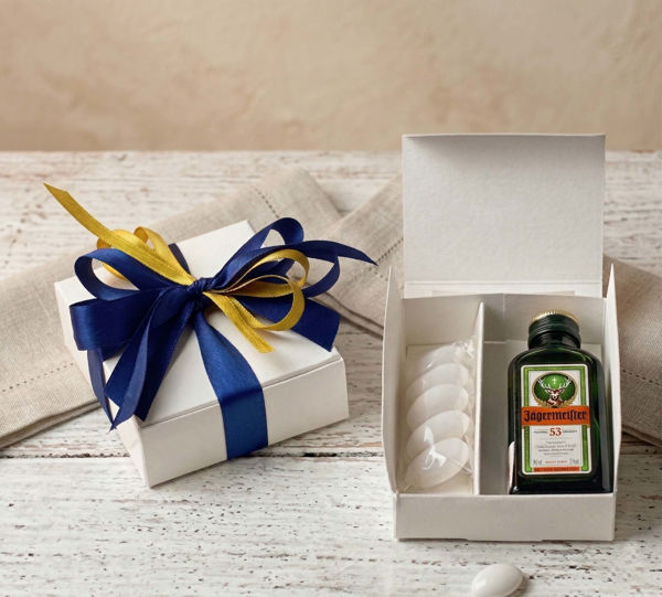 scatola bianca bindakote bomboniera con fiocco e bottiglia