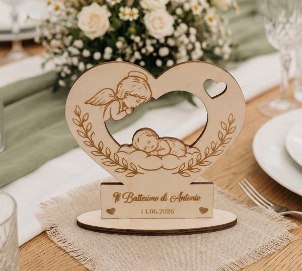cuore in legno inciso personalizzato battesimo bomboniera con scatola e confetti